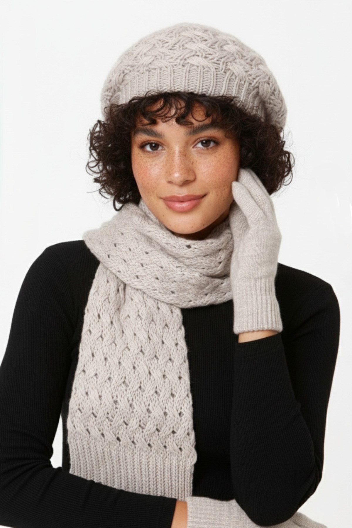 Kadın Kışlık Örgü Bere, Atkı ve Eldiven Takımı