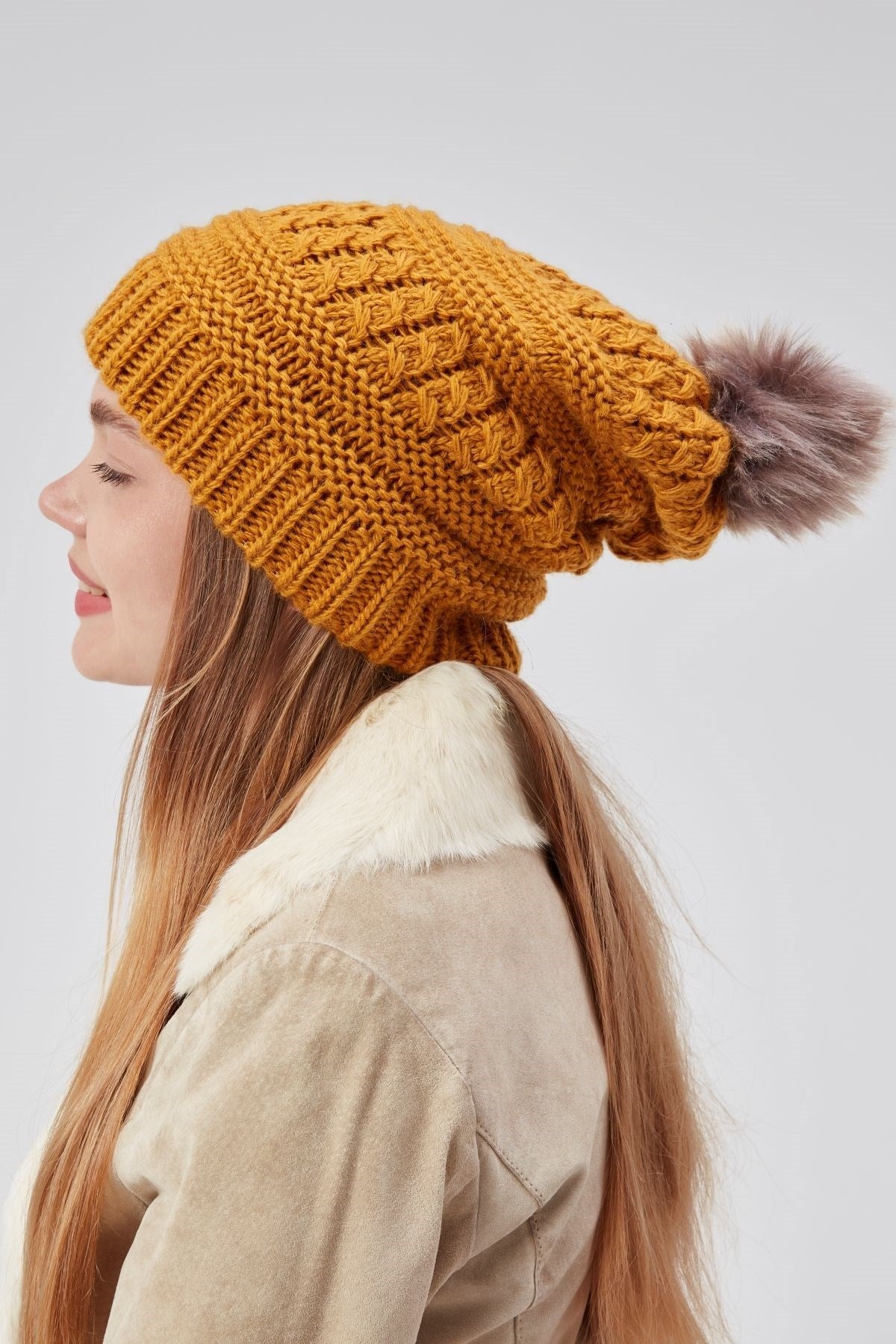 Kadın Kışlık Şık  Ponponlu Astarlı Örgü Bere